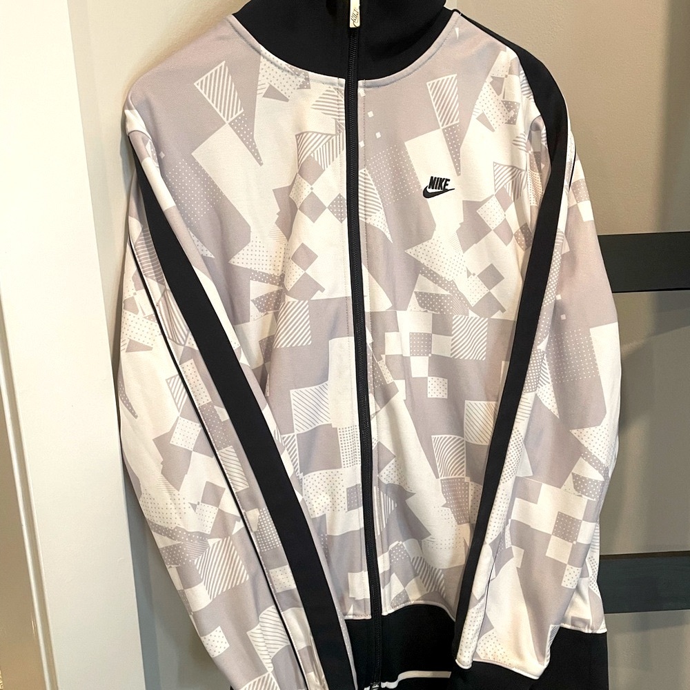 Like new NIKE NSW Sideline Tracktop Jersey. XXL.